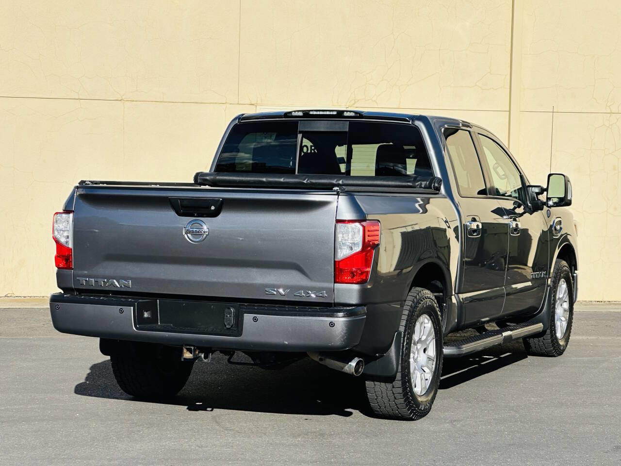 Used 2017 Nissan Titan SV AWD/4WD image 5
