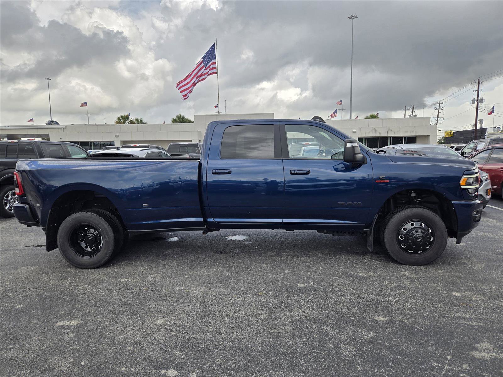 Used 2023 RAM 3500 Laramie w/ Night Edition AWD/4WD image 3