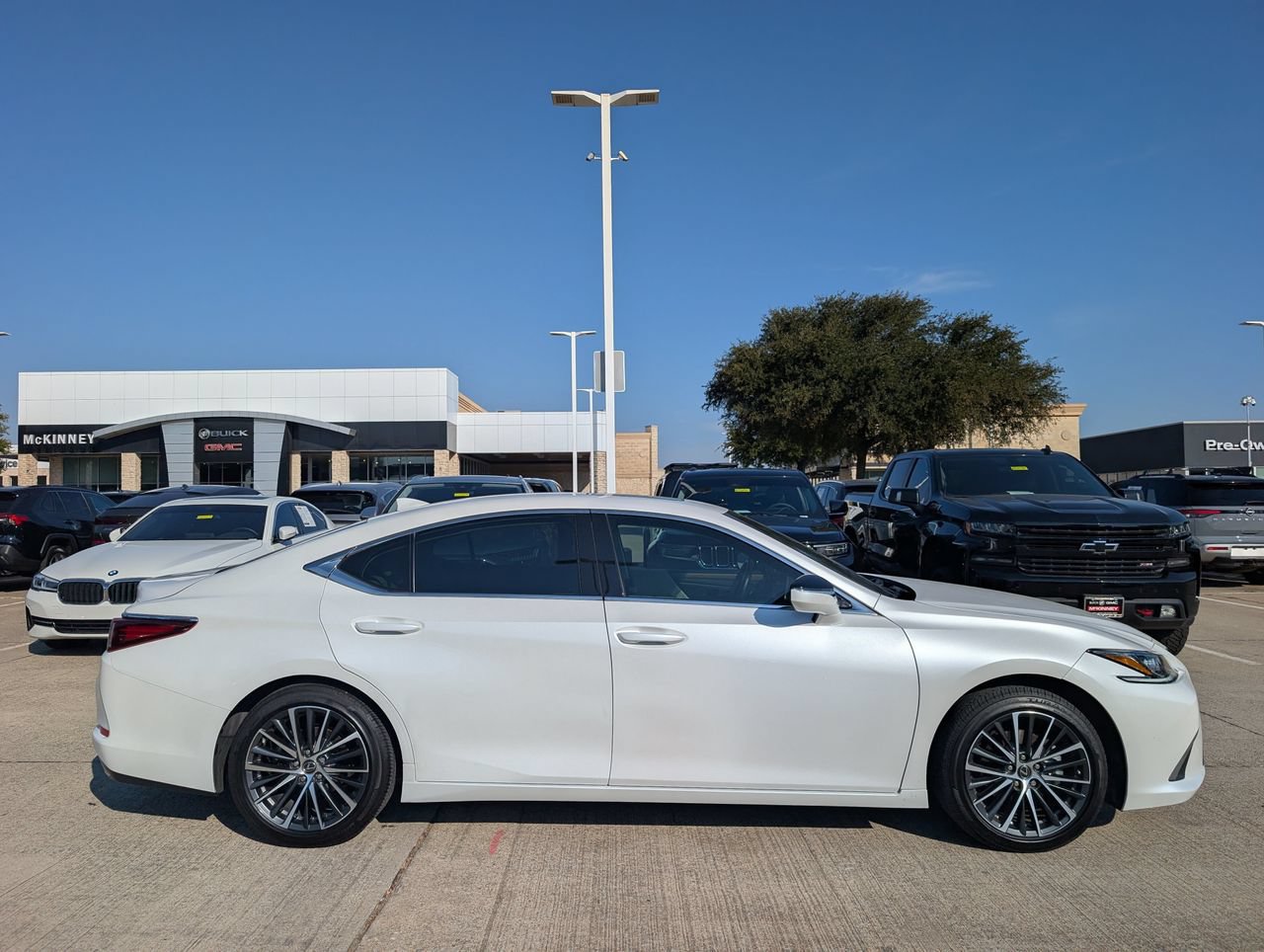 Used 2025 Lexus ES 350 w/ Premium Package FWD image 3