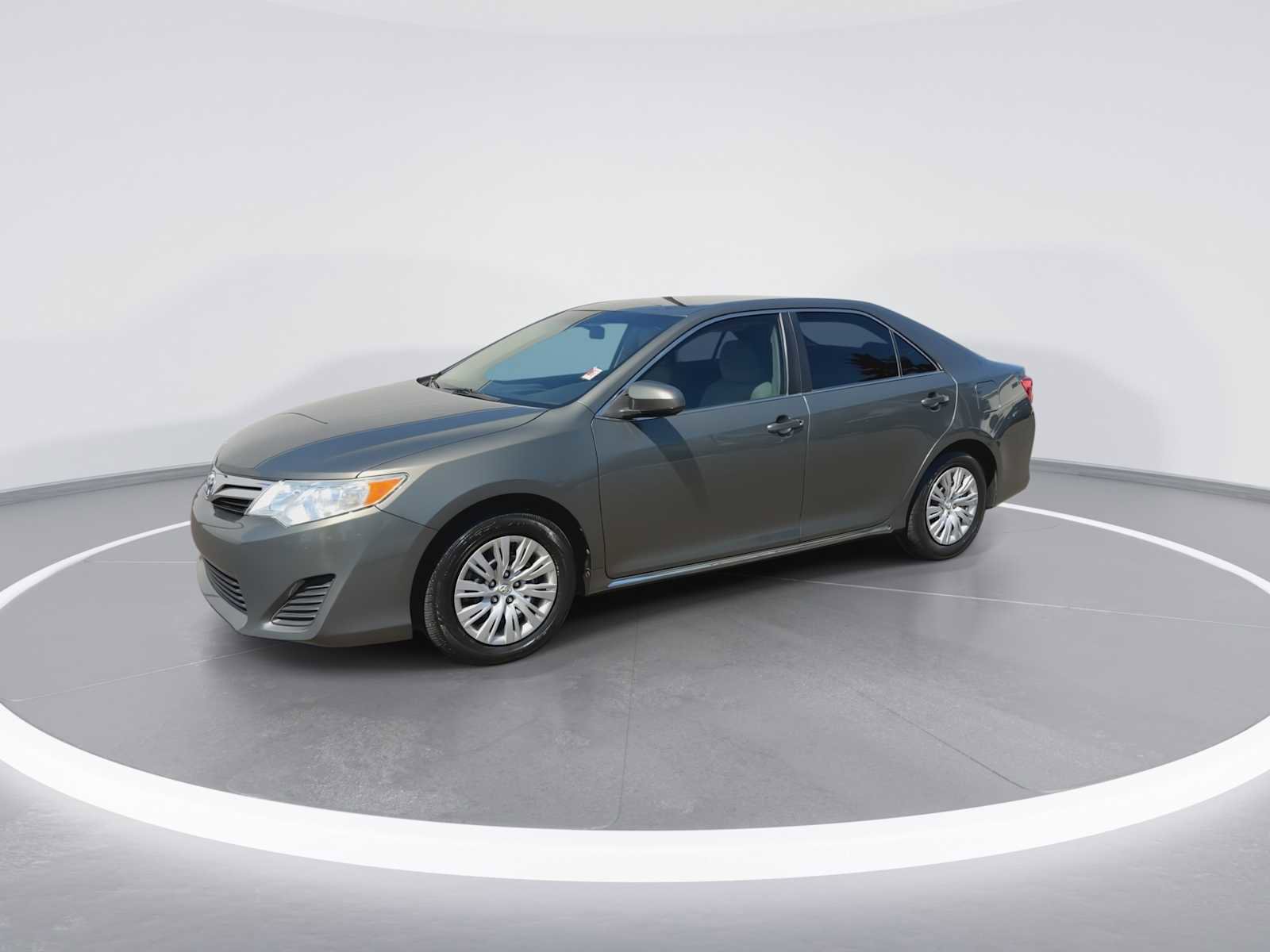 Used 2014 Toyota Camry LE FWD image 4