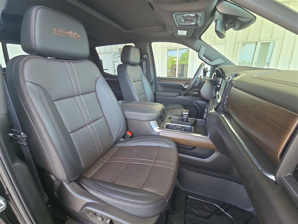 Used 2025 Chevrolet Silverado 1500 High Country w/ High Country Premium Package AWD/4WD image 28