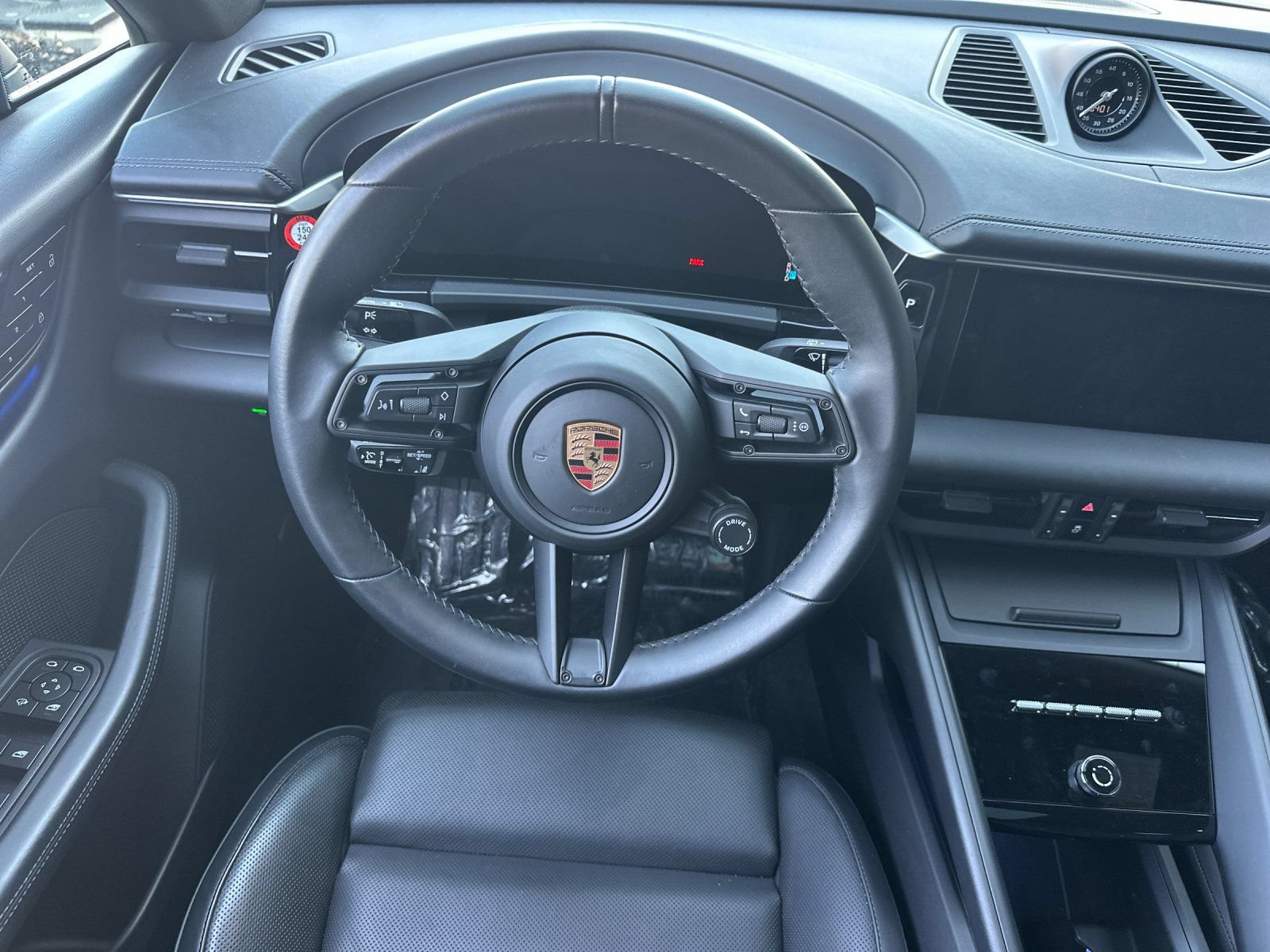 Certified 2025 Porsche Macan Electric RWD image 15