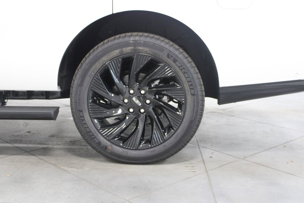 Used 2025 Lincoln Navigator Reserve w/ Jet Appearance Package image 16