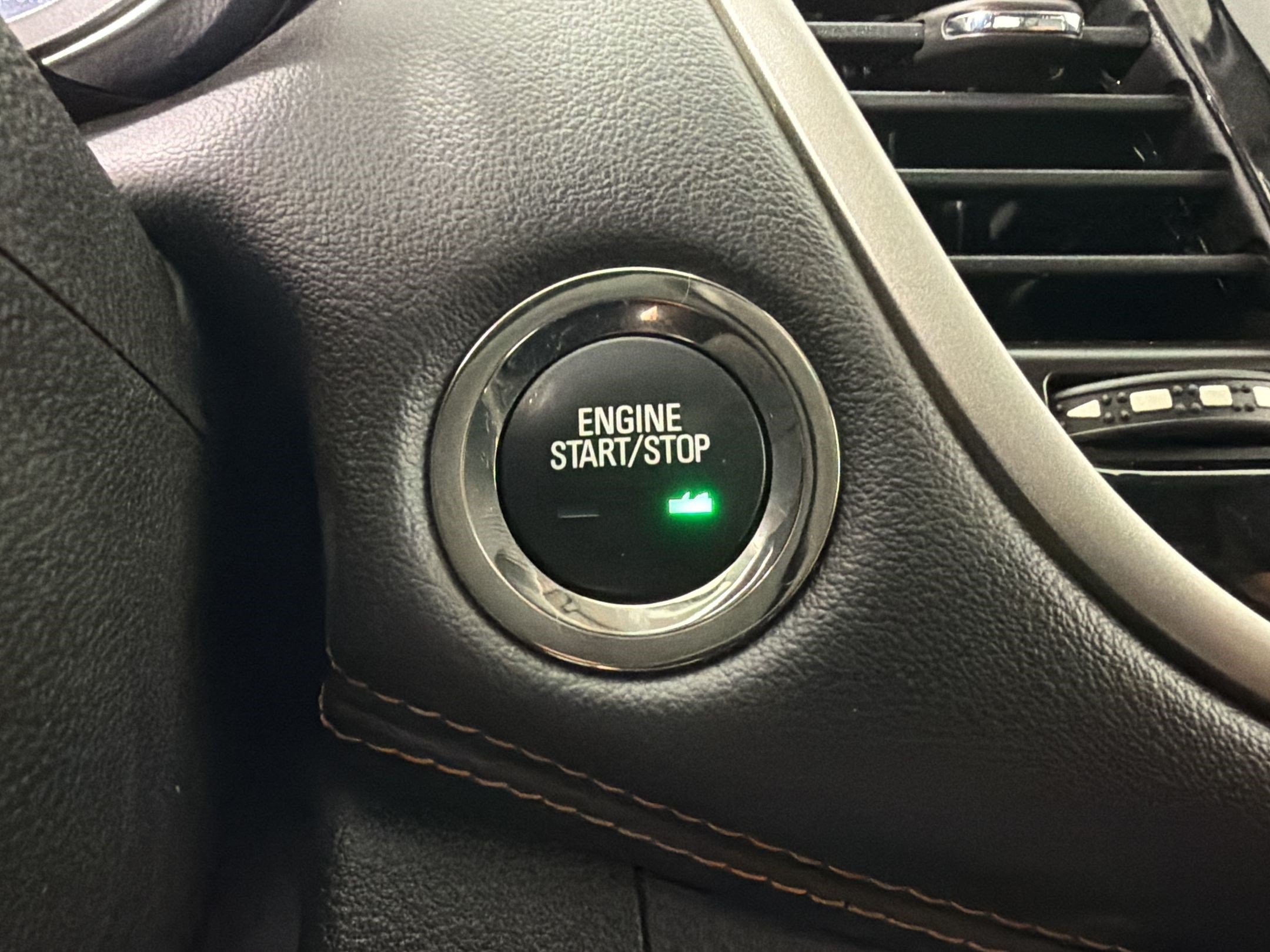 Used 2019 Chevrolet Trax LT w/ LT Convenience Package FWD image 26