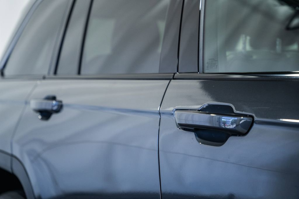 New 2026 Jeep Grand Cherokee Limited AWD/4WD image 17