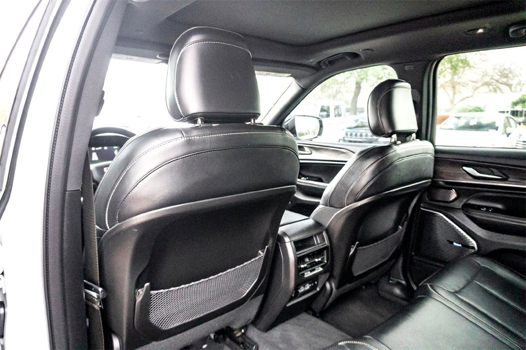 Used 2023 Jeep Grand Cherokee Overland image 28