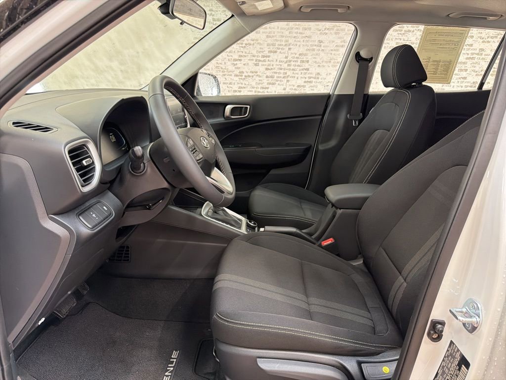 Used 2026 Hyundai Venue SEL FWD image 23