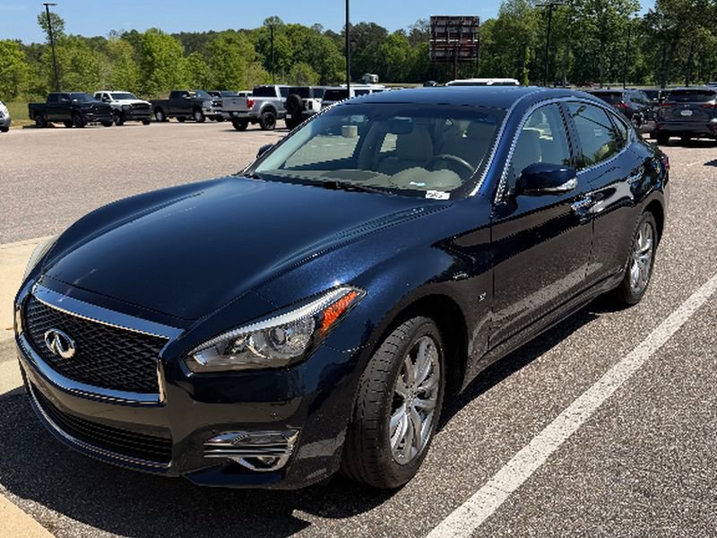 Used 2019 INFINITI Q70 Luxe image 1