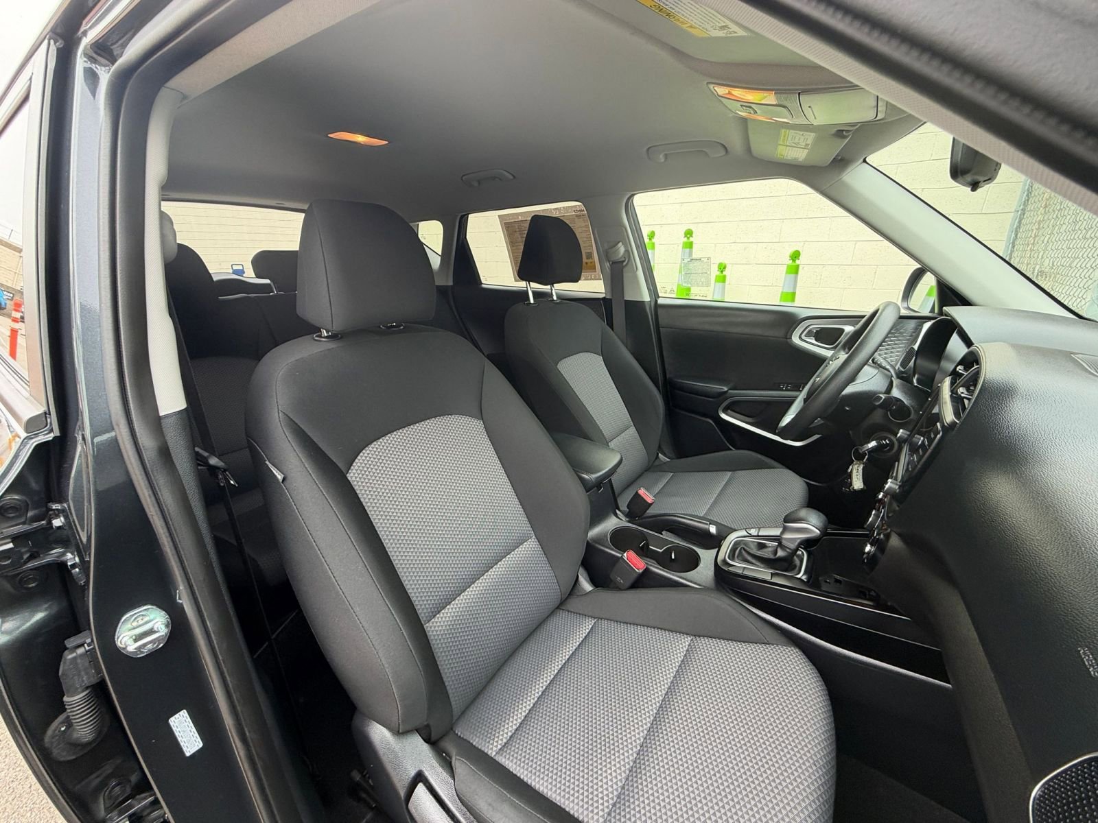 Used 2025 Kia Soul LX w/ LX Technology Package FWD image 34