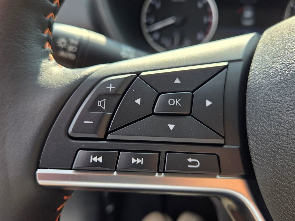 Used 2025 Nissan Sentra SR w/ SR Premium Package image 26