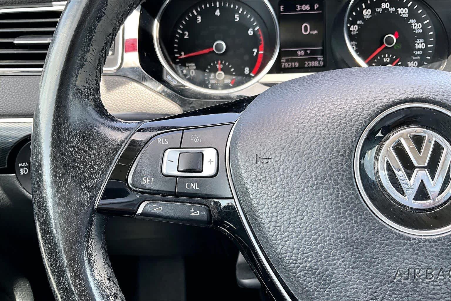 Used 2016 Volkswagen Jetta SEL w/ Lighting Package FWD image 24