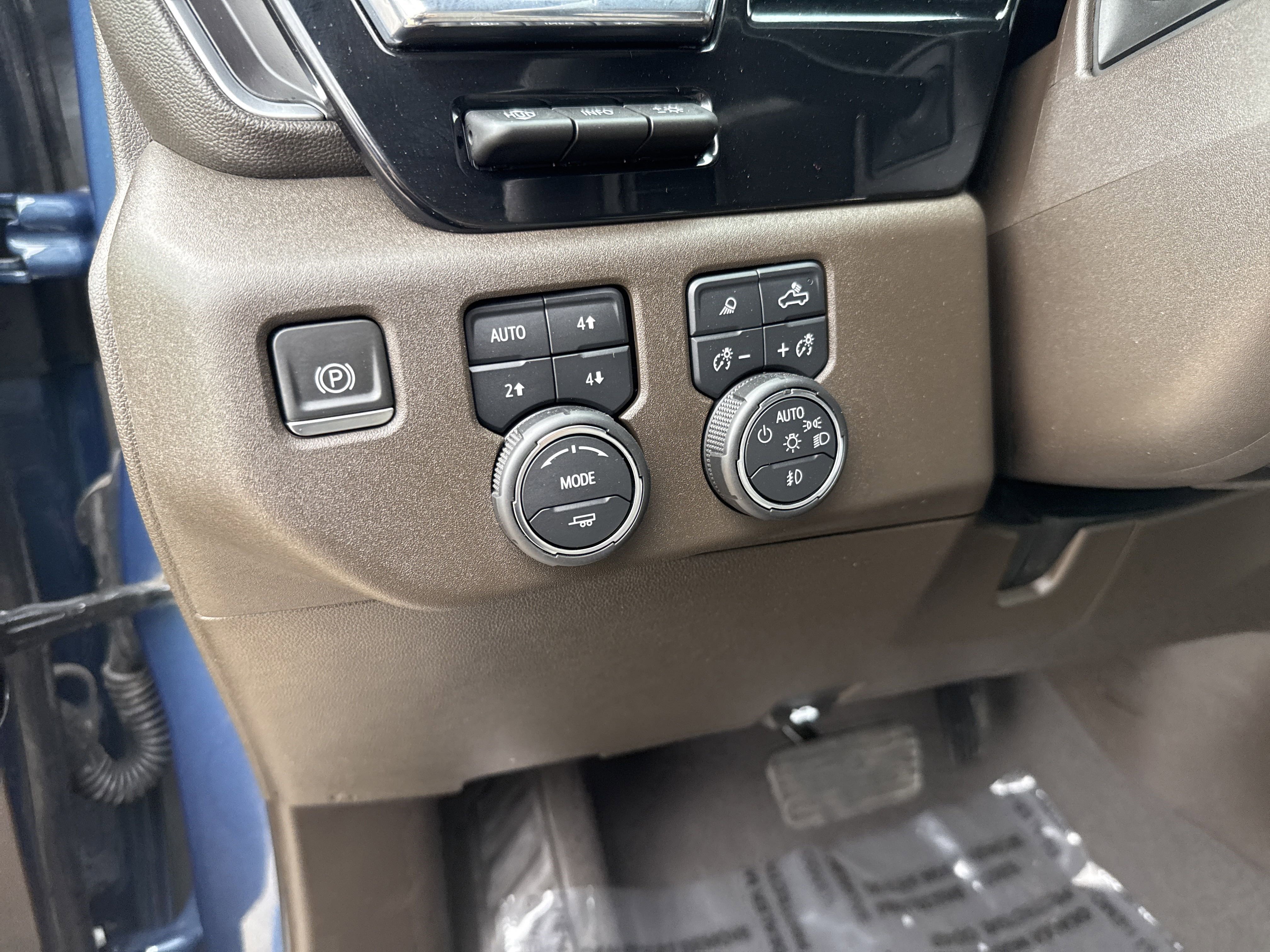 Used 2024 Chevrolet Silverado 3500 LTZ w/ LTZ Premium Package image 15