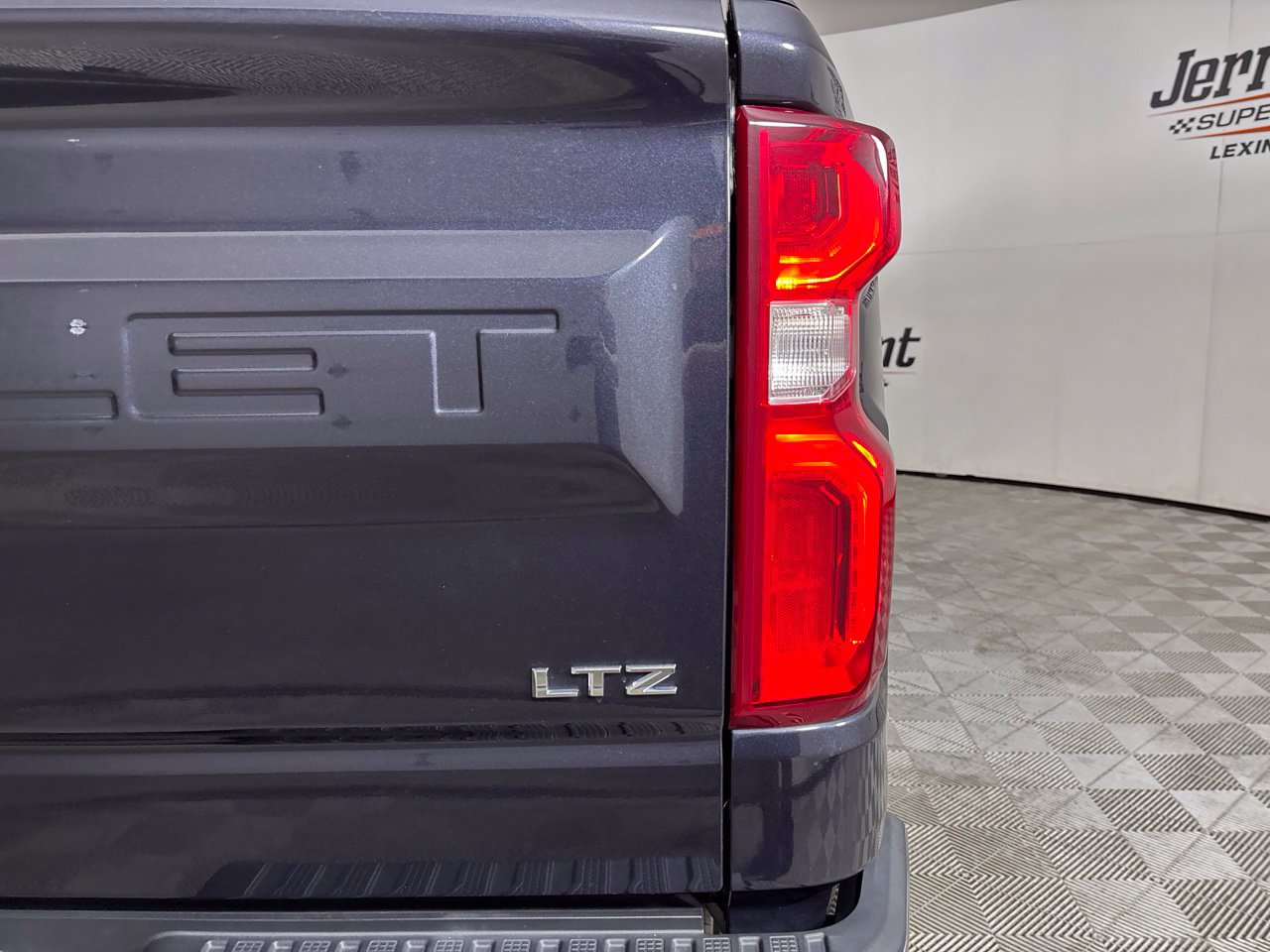 Used 2023 Chevrolet Silverado 1500 LTZ w/ LTZ Premium Package AWD/4WD image 33