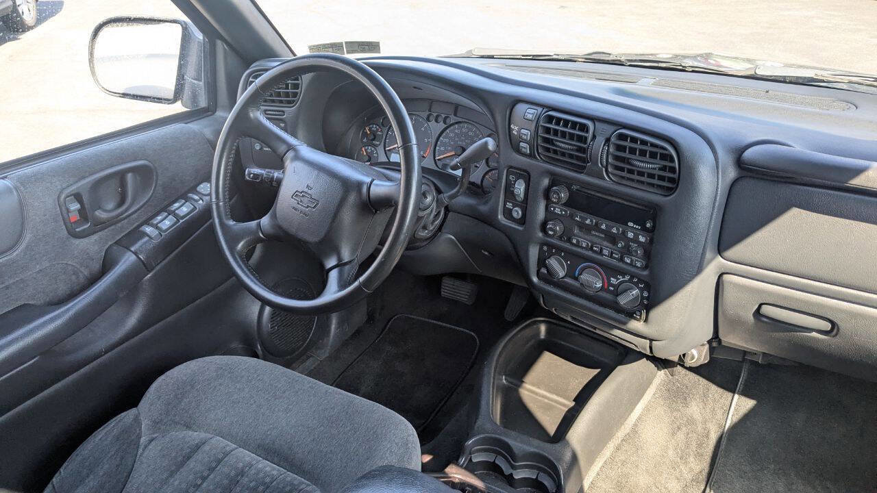 Used 2002 Chevrolet Blazer LS w/ Preferred Equipment Group image 24