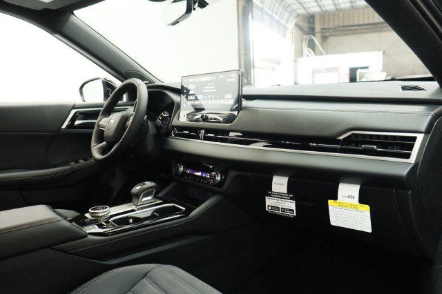 New 2026 Mitsubishi Outlander LE FWD image 16