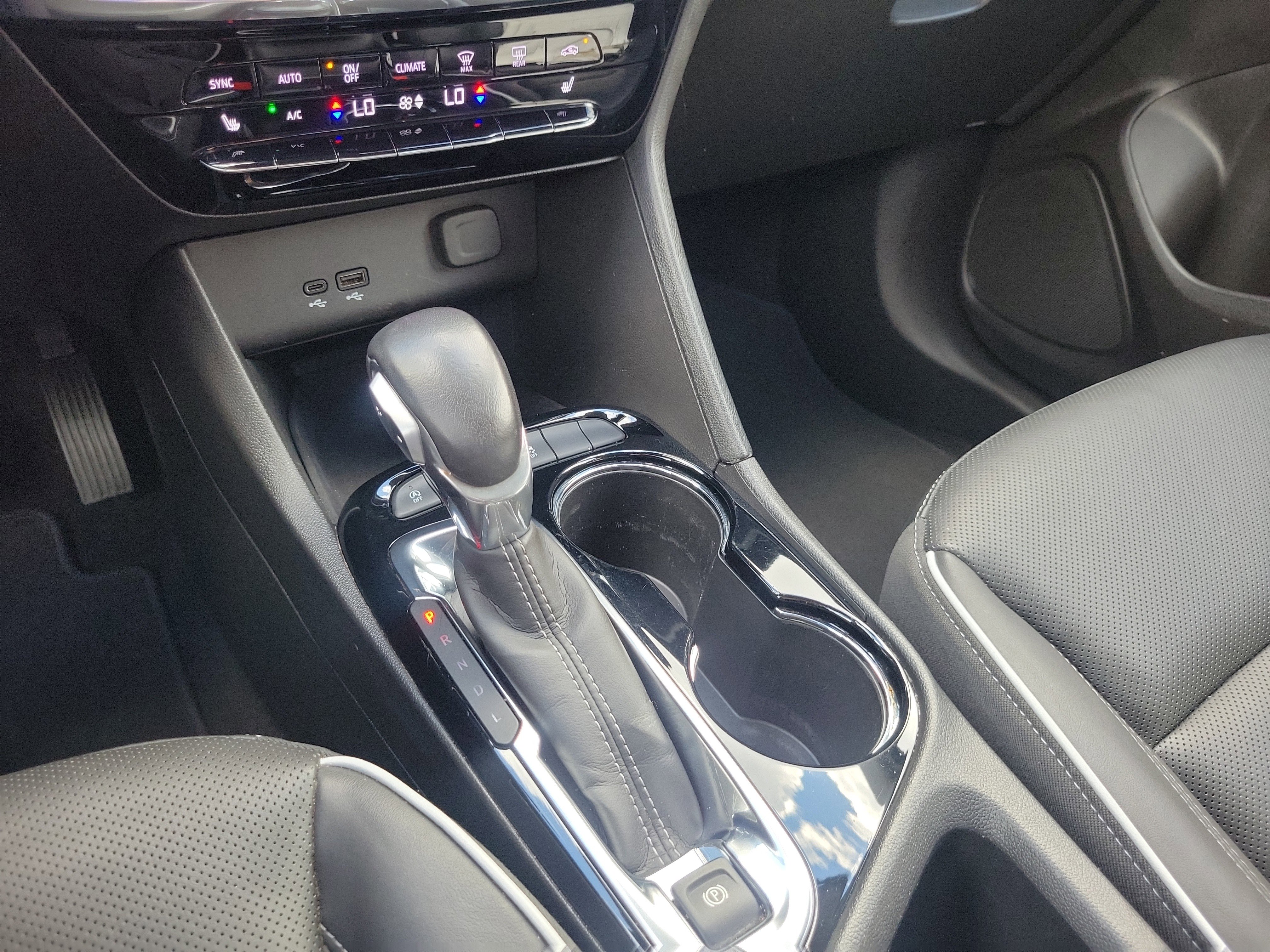 Used 2024 Buick Encore GX Avenir image 23