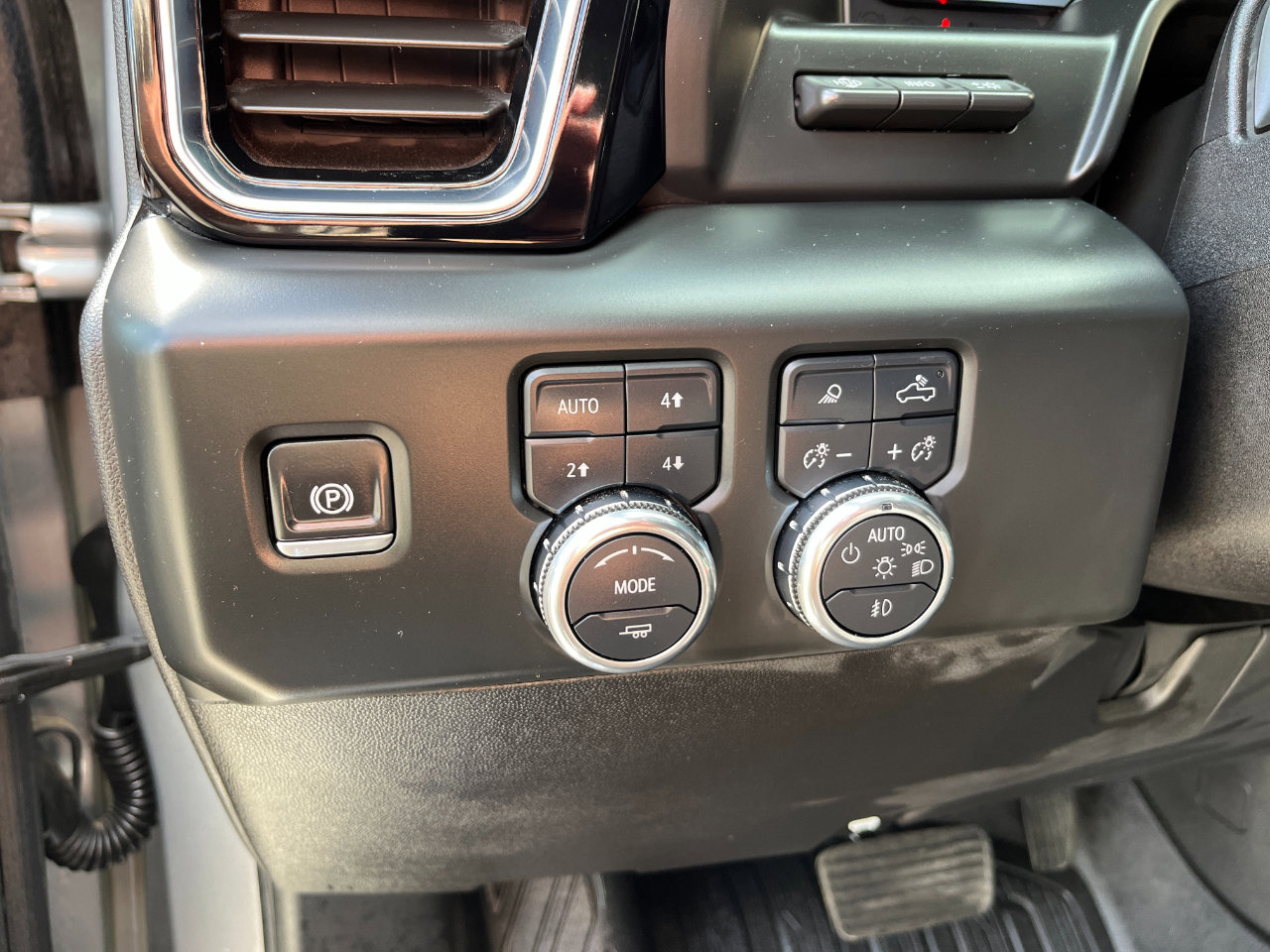 Used 2025 GMC Sierra 3500 Denali w/ Denali Reserve Package image 14