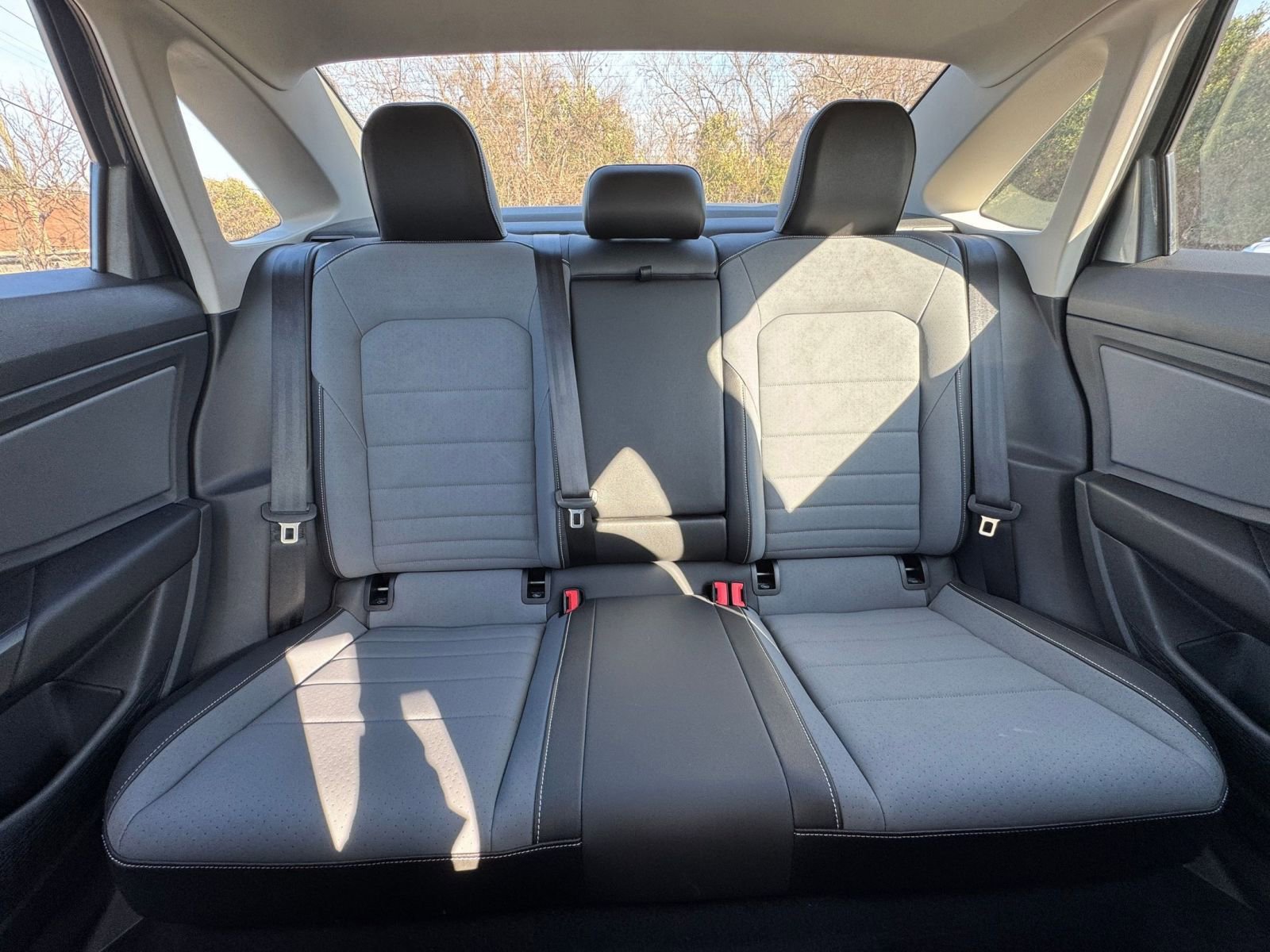 Used 2025 Volkswagen Jetta SE image 33