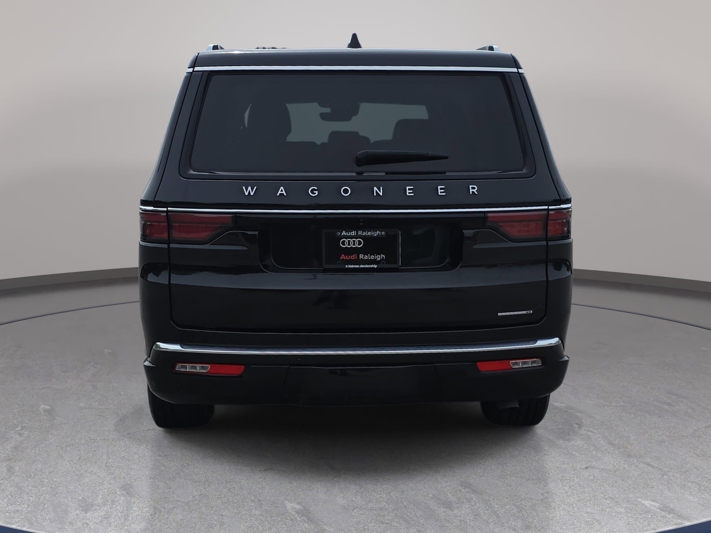 Used 2024 Jeep Wagoneer L Series II RWD image 6