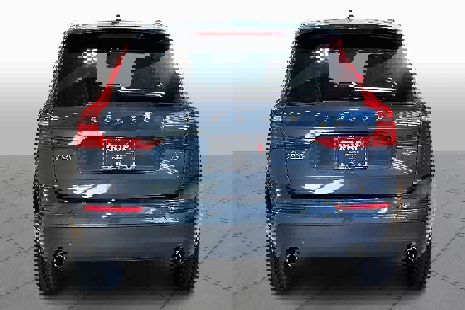 Used 2019 Volvo XC60 T6 Momentum w/ Premium Package image 4