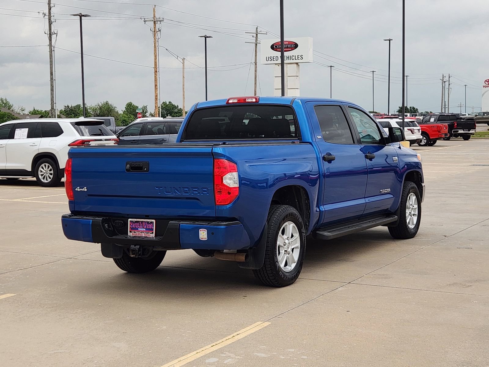Used 2017 Toyota Tundra SR5 AWD/4WD image 5