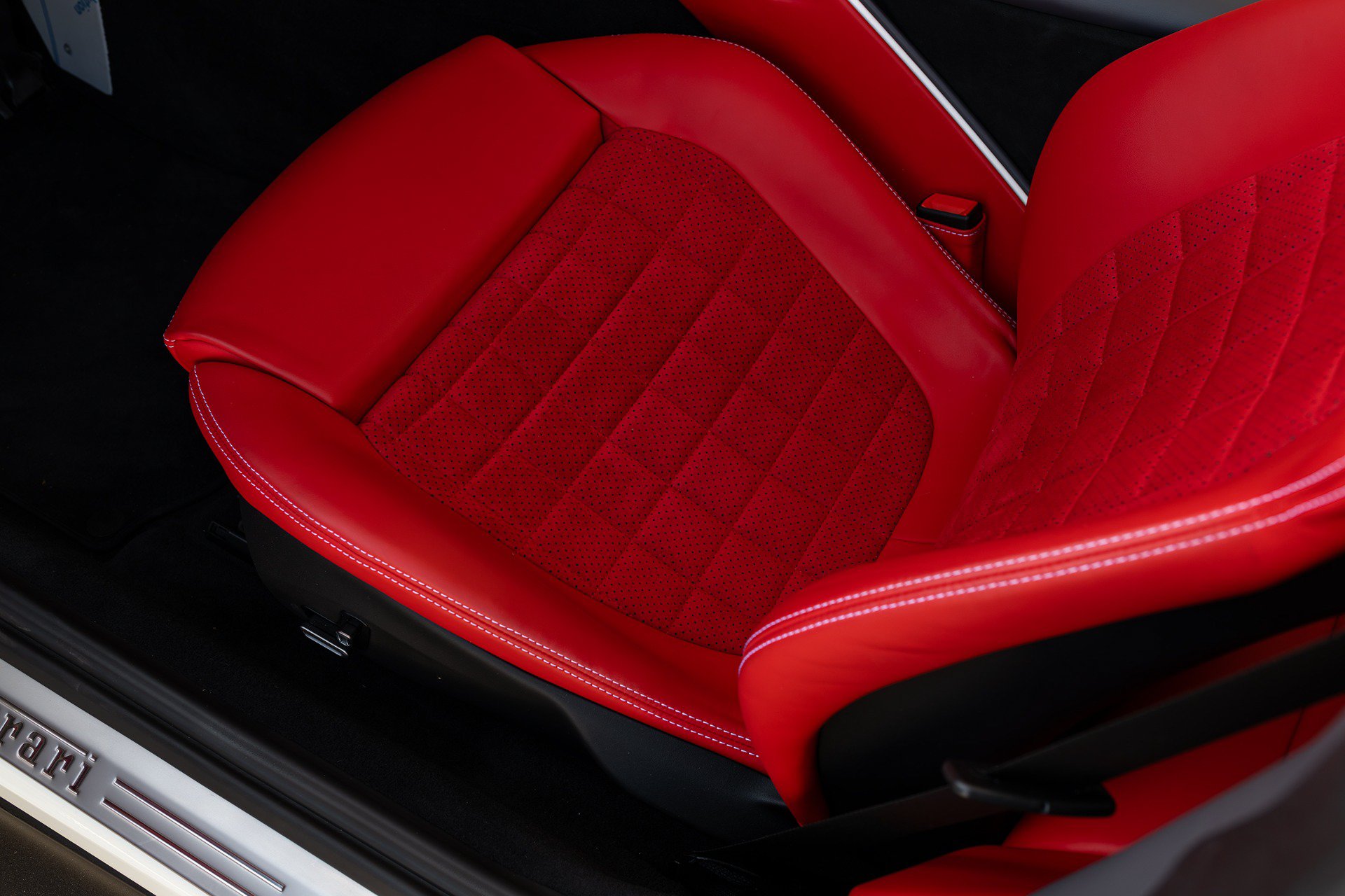 Used 2025 Ferrari Roma Spider RWD image 82