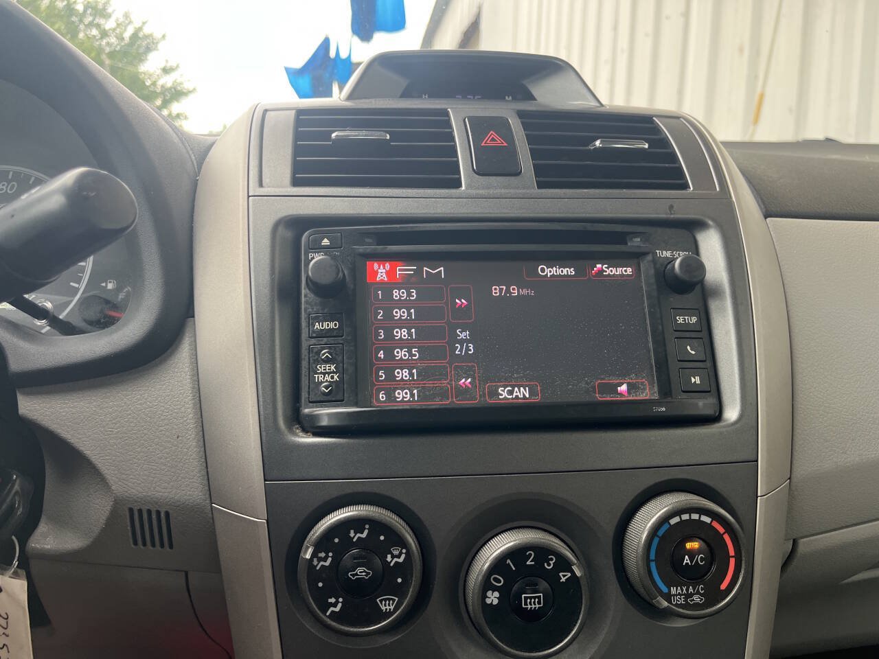 Used 2013 Toyota Corolla LE FWD image 27
