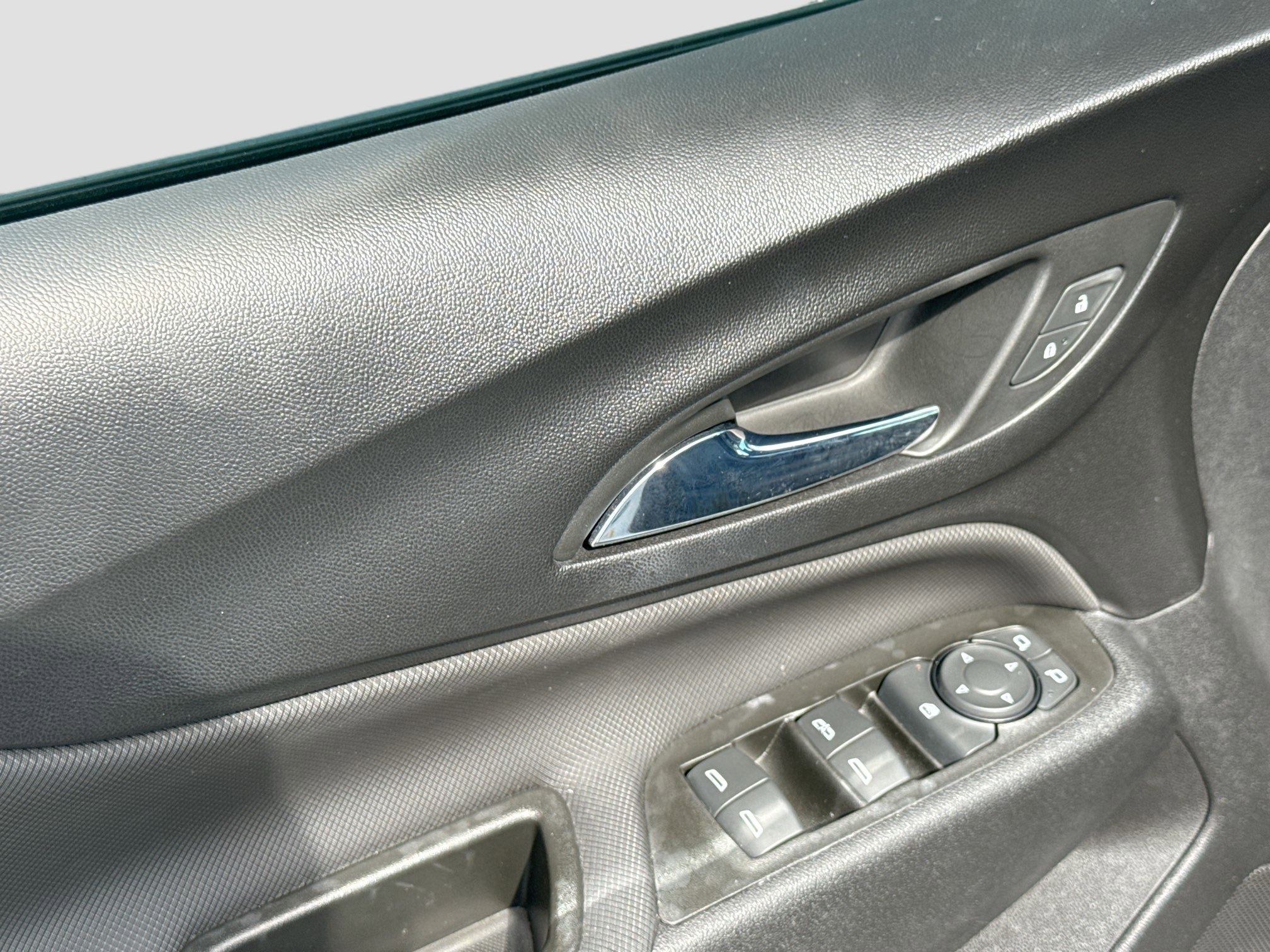 Used 2022 Chevrolet Equinox RS w/ RS Leather Package image 16