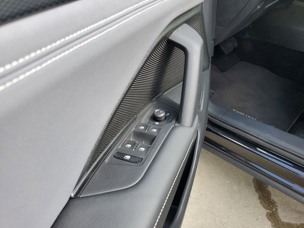 Used 2025 Volkswagen Tiguan SE image 10