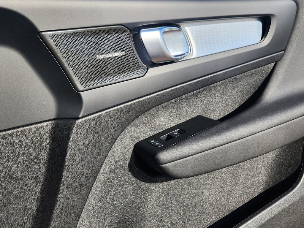 New 2026 Volvo XC40 B5 Ultra w/ Climate Package image 20