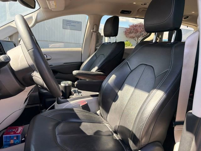 Used 2022 Chrysler Pacifica Touring-L FWD image 9