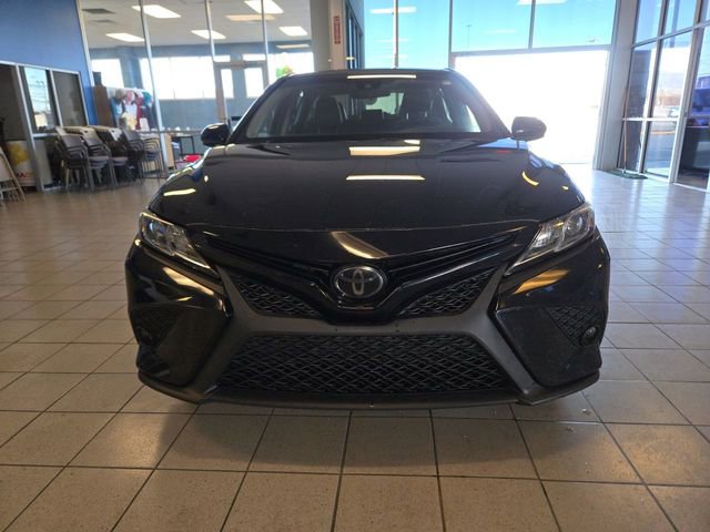 Used 2020 Toyota Camry SE image 3
