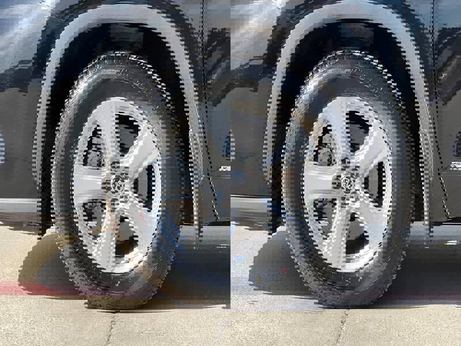 Used 2023 Toyota Highlander LE image 28