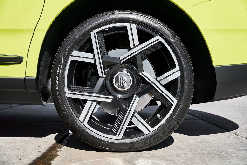 Used 2024 Rolls-Royce Cullinan image 25