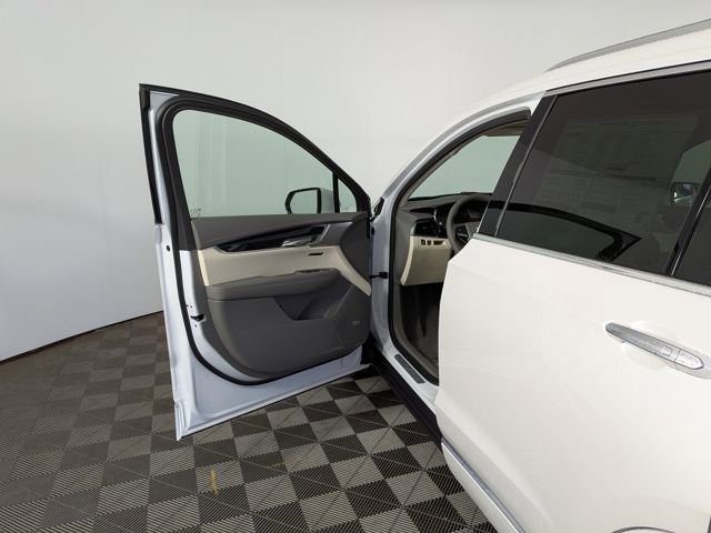 New 2025 Cadillac XT6 Premium Luxury w/ LPO, Floor Liner Package image 17