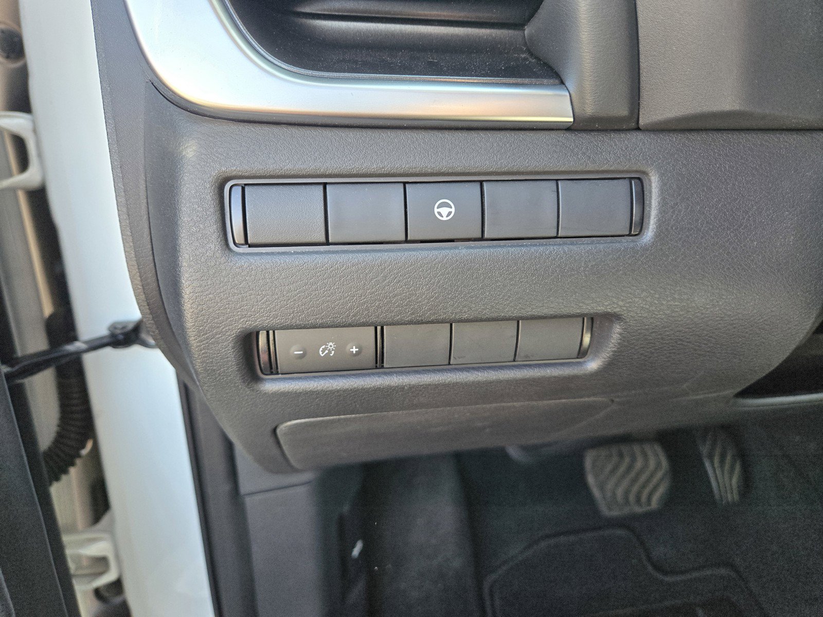 Certified 2023 Nissan Rogue SV FWD image 12