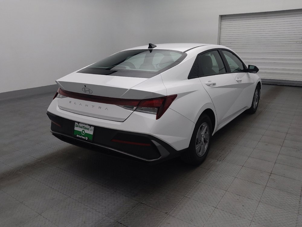 Used 2025 Hyundai Elantra SE FWD image 9