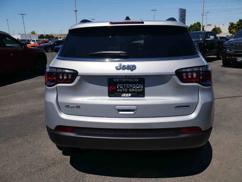 New 2025 Jeep Compass Latitude image 17