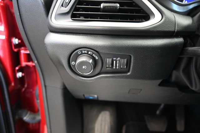 Used 2025 Chrysler Pacifica Select FWD image 26