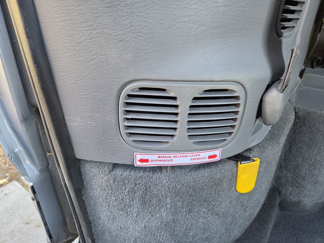 Used 2005 Dodge Grand Caravan SXT w/ Leather Interior Group FWD image 21