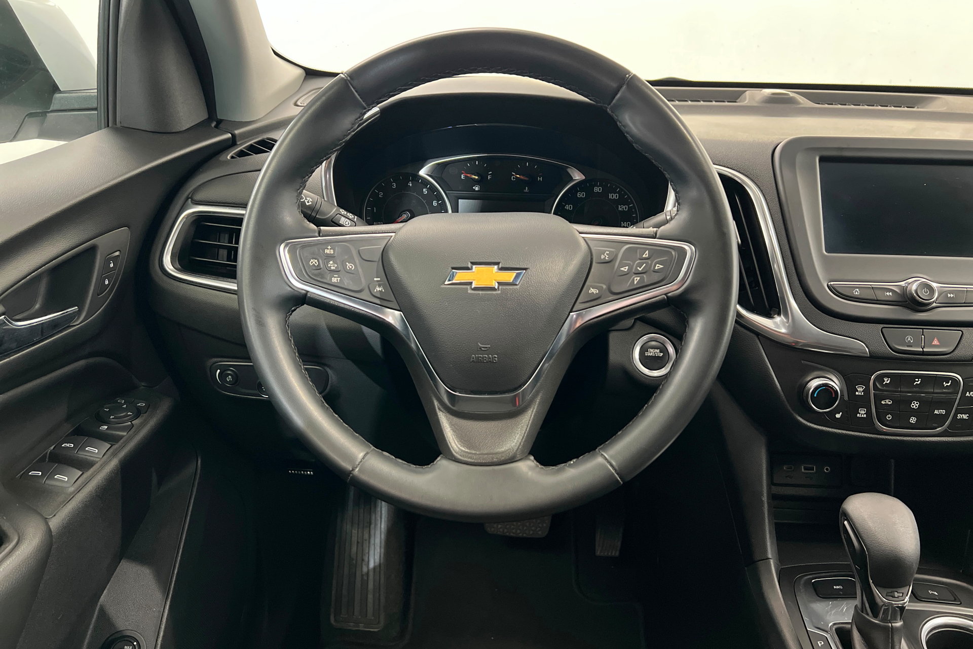 Used 2024 Chevrolet Equinox LT AWD/4WD image 12