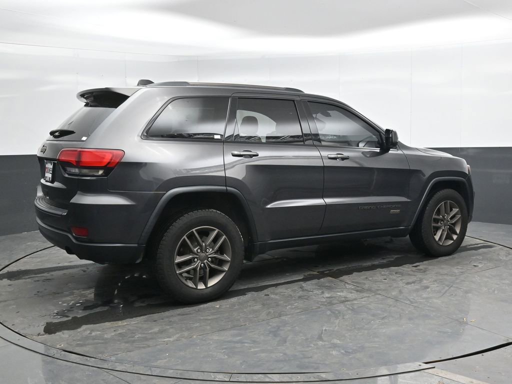 Used 2016 Jeep Grand Cherokee Laredo 75th Anniversary image 3