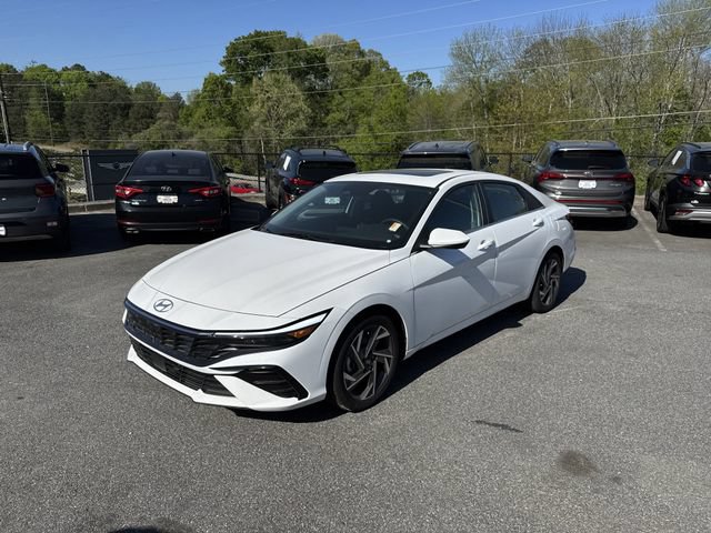 Used 2025 Hyundai Elantra SEL FWD image 3