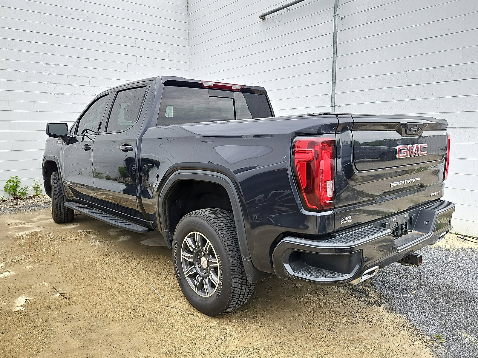 Used 2024 GMC Sierra 1500 AT4 w/ AT4 Premium Package AWD/4WD image 7