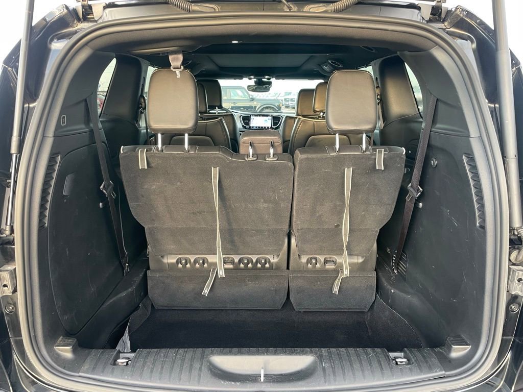 Used 2025 Chrysler Pacifica Limited image 35