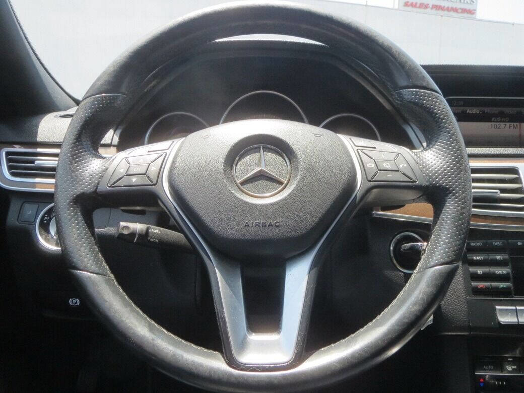 Used 2014 Mercedes-Benz E 350 4MATIC Sedan image 26