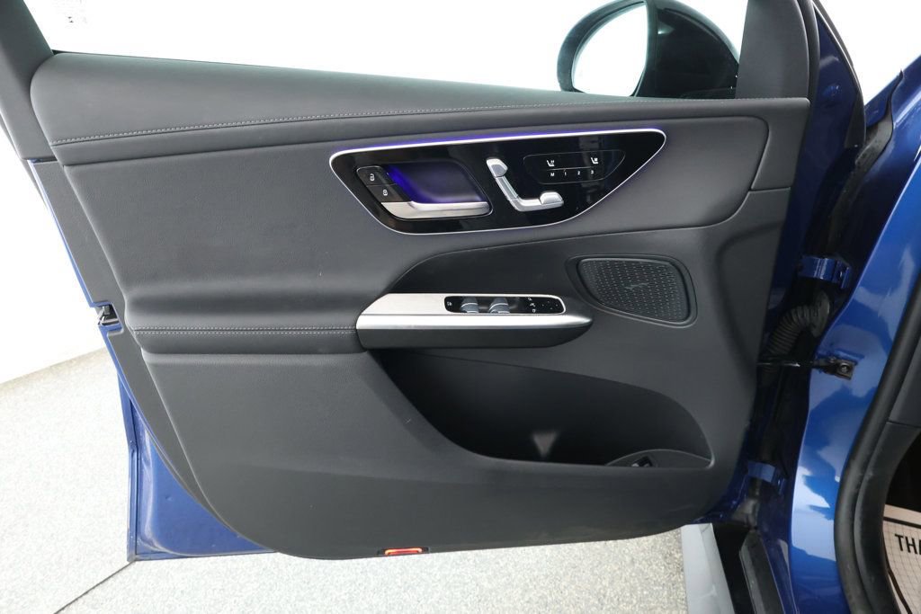 Used 2024 Mercedes-Benz GLC 300 4MATIC w/ AMG Line image 9