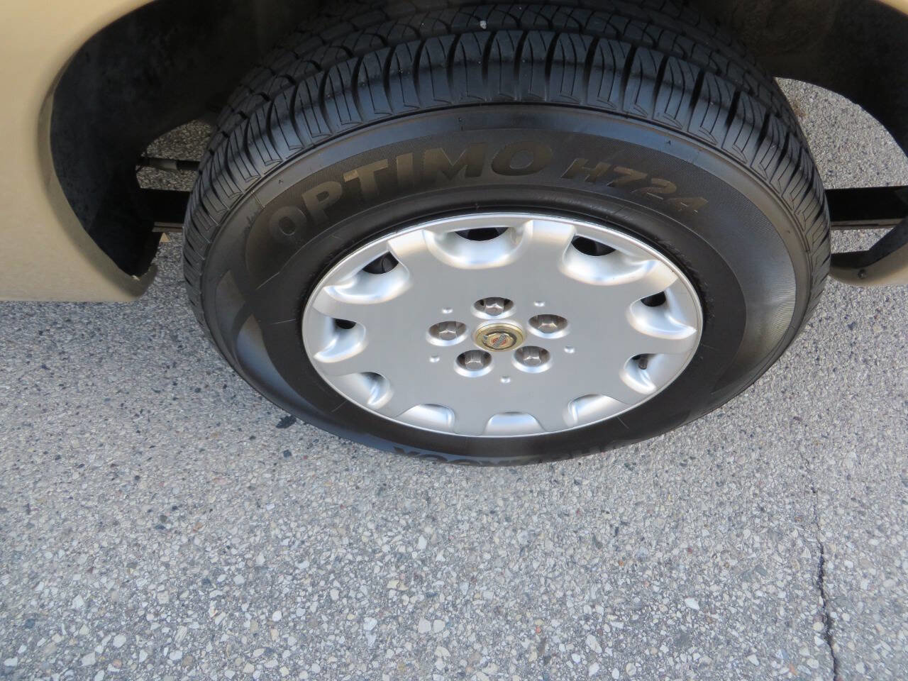 Used 2001 Chrysler Town & Country LX image 18