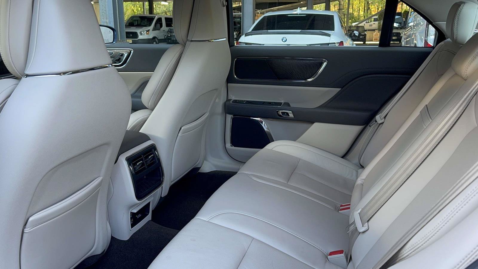 Used 2019 Lincoln Continental Select AWD/4WD image 39