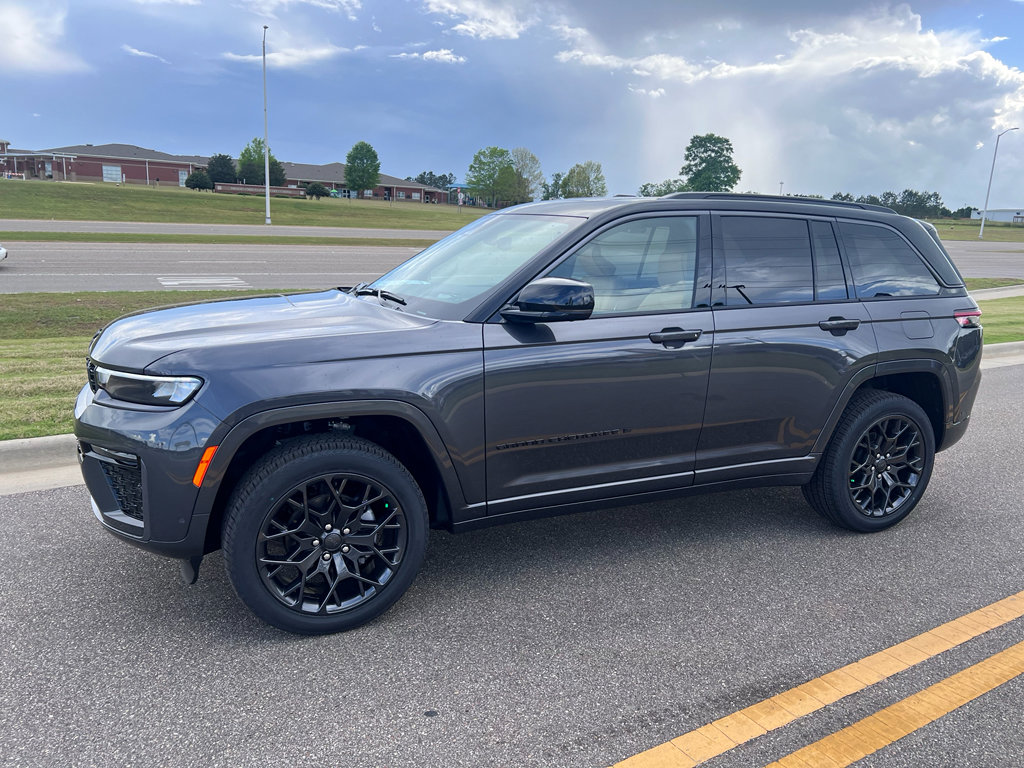 New 2026 Jeep Grand Cherokee Summit w/ Obsidian Package AWD/4WD image 11